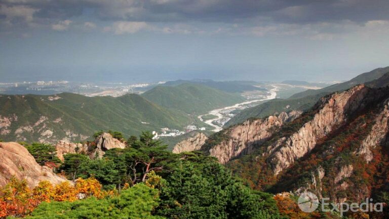 Seoraksan National Park Vacation Travel Guide | Expedia